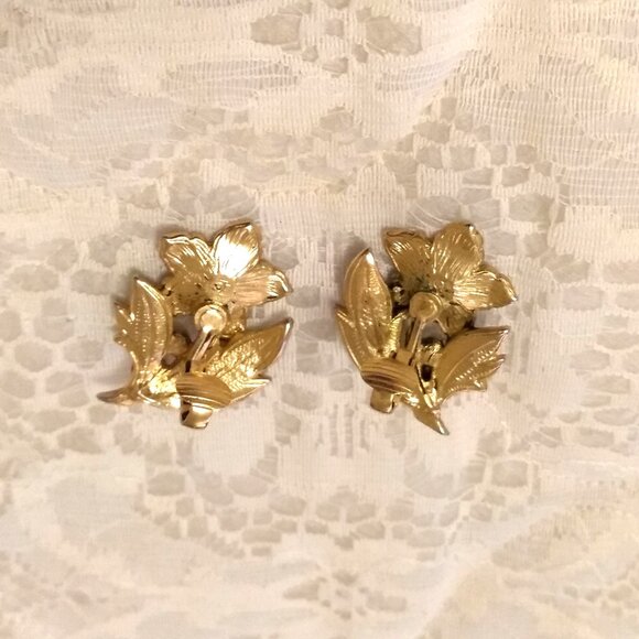 Vintage Christmas Ornament Gold Tone Earrings Non-Pierced Clip Earrings - Picture 8 of 8